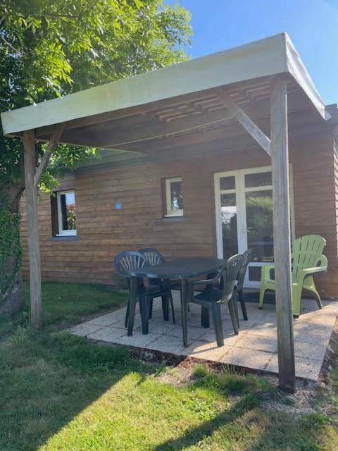 Camping les vergers de Squividan *** Tréffiagat Extérieur photo